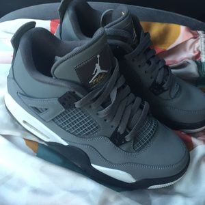 Jordan Shoes - Jordan Retro 4s 6.5 YOUTH fits size 8 in women’s. Jordan Shoes - Jordan Retro 4s 6.5 YOUTH fits size 8 in women’s.